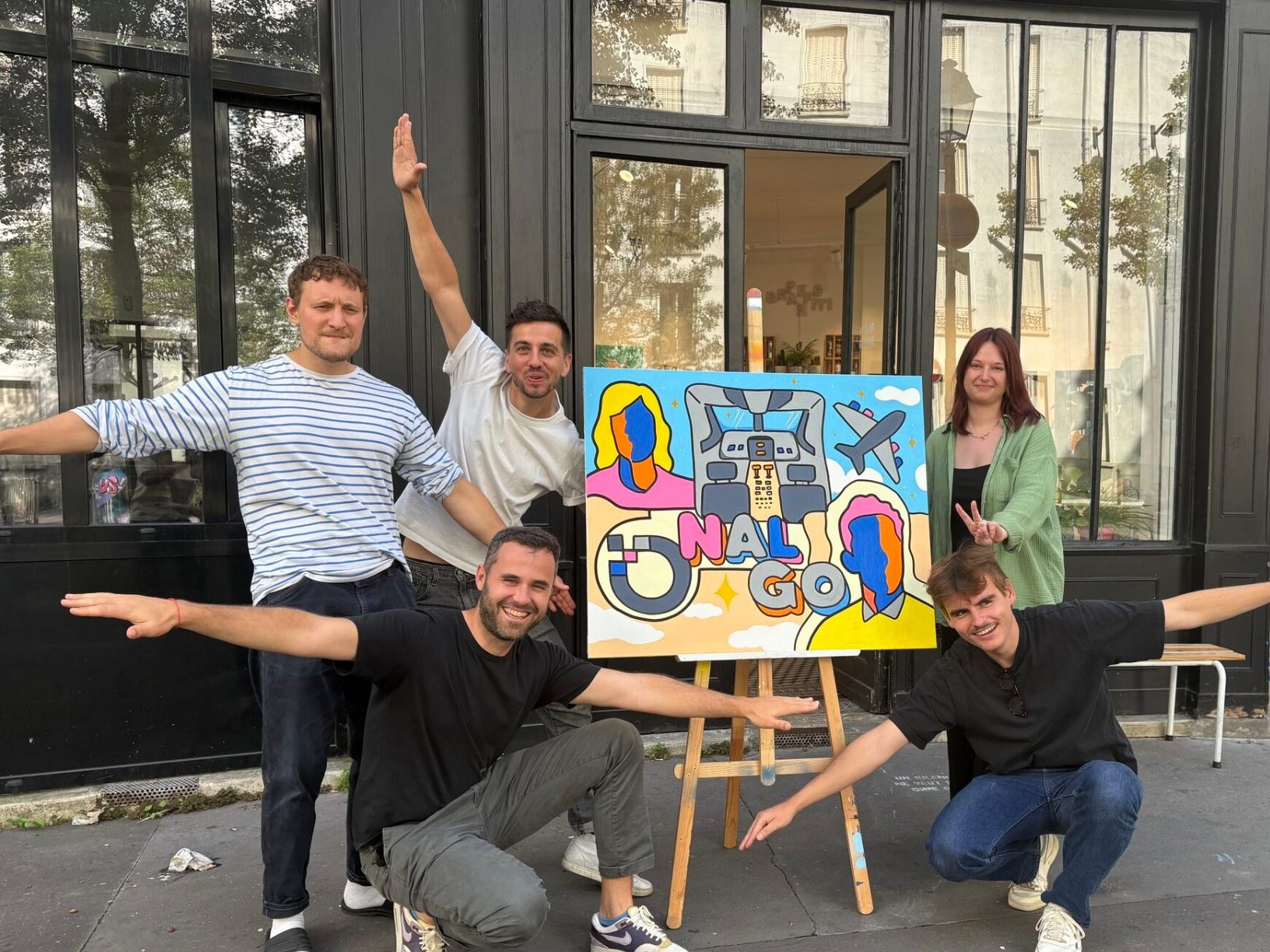L'équipe onalgo devant le bureau parisien